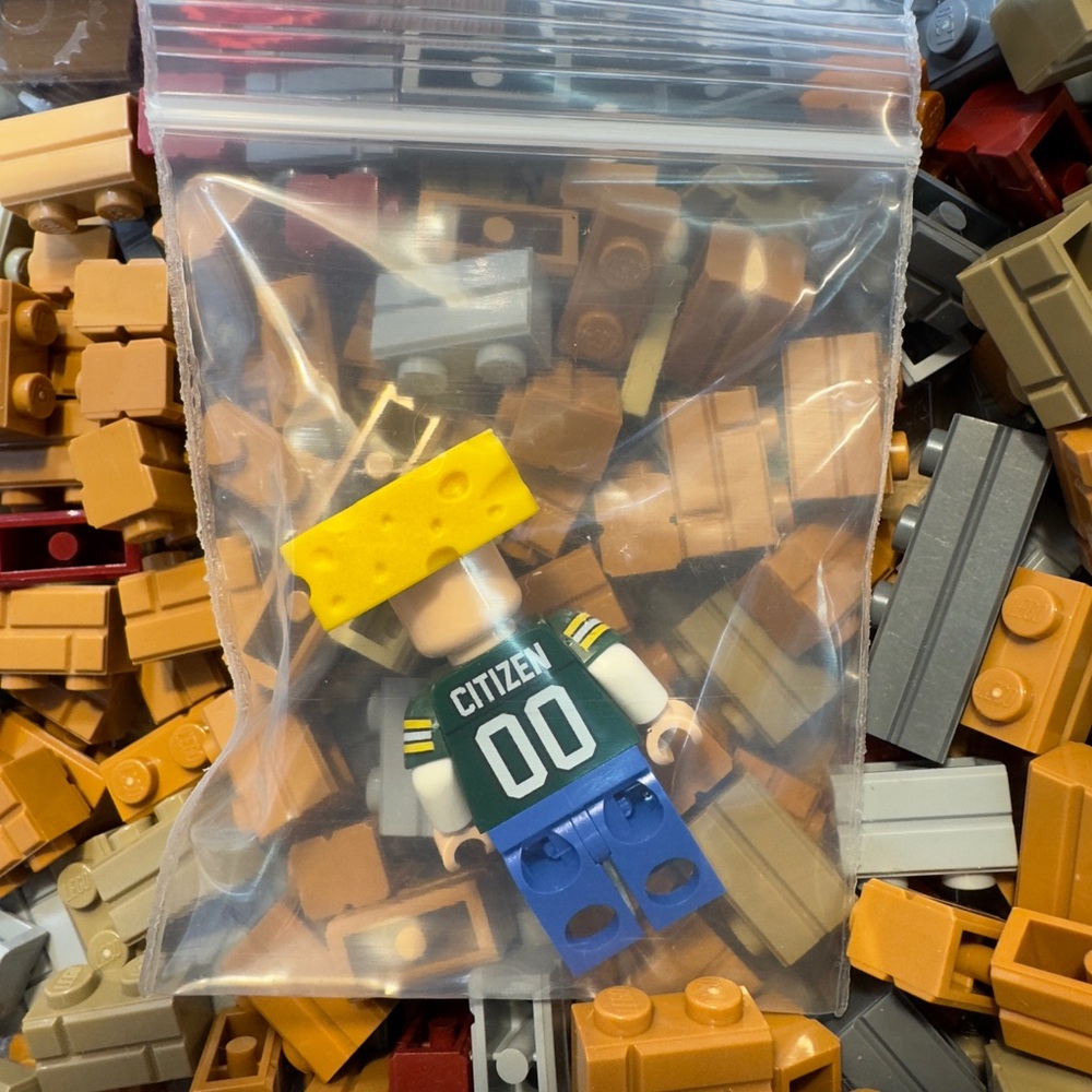 New Citizen Brick ‘Cheese Hat’ Cheesehead Minifigure Chicago Brick World 2025